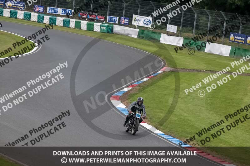 Vintage motorcycle club;eventdigitalimages;mallory park;mallory park trackday photographs;no limits trackdays;peter wileman photography;trackday digital images;trackday photos;vmcc festival 1000 bikes photographs